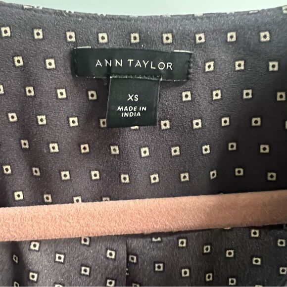 Ann Taylor Grey Faux Wrap Blouse Long Sleeve Relaxed White Polka Dots Workwear - Picture 4 of 6